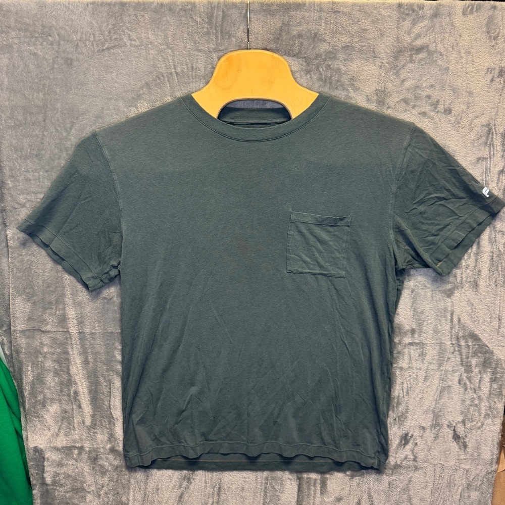 2284 | Fabletics Short Sleeve Pocket Crew Neck Tee Dark Green Mens L